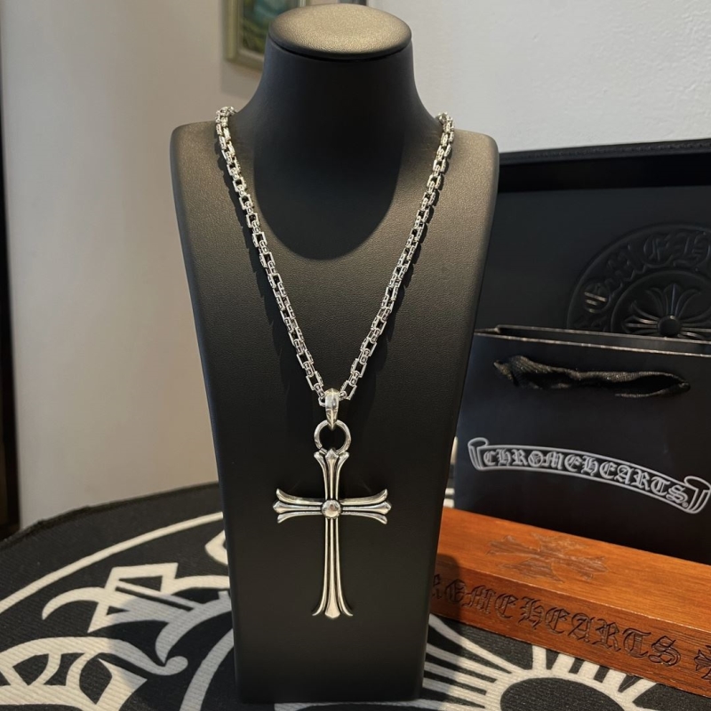 Ch**me He**ts necklaces